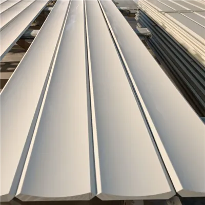 छत के लिए अच्छी गुणवत्ता वाली सफेद प्राइम वाली लकड़ी की क्राउन मोल्डिंग